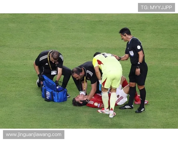 世俱杯揭幕战悲剧！阿舒尔 12 分钟锁骨骨折含泪退场(2)